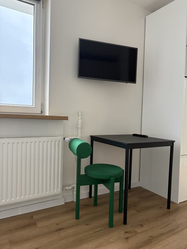 Nowoczesna kawalerka z widokiem na panoramę Warszawy - Zdjęcie 4/6