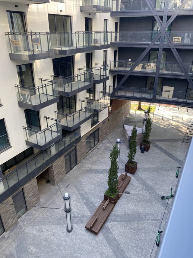 Nowoczesna kawalerka z balkonem w sercu Pragi-Północ - Zdjęcie 2/13