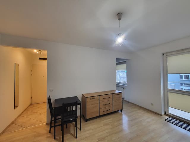Komfortowy apartament przy ul. Radzikowskiego z dobrą komunikacją - Zdjęcie 3/8