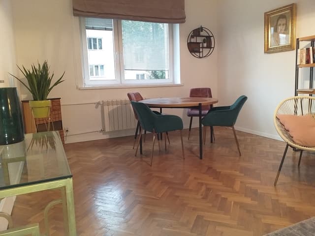 Nowoczesny apartament w sercu Woli z doskonałym połączeniem - Zdjęcie 4/17