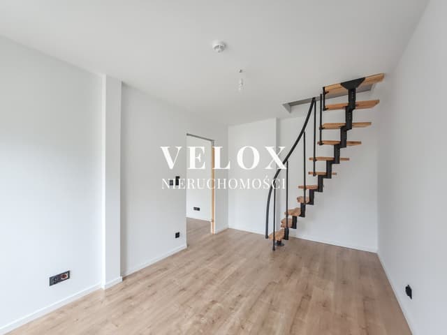 Nowy dwupoziomowy apartament z dużą antresolą w centrum - Zdjęcie 4/14