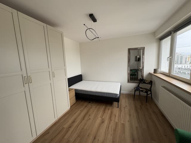 Nowoczesna kawalerka z widokiem na panoramę Warszawy - Zdjęcie 5/6