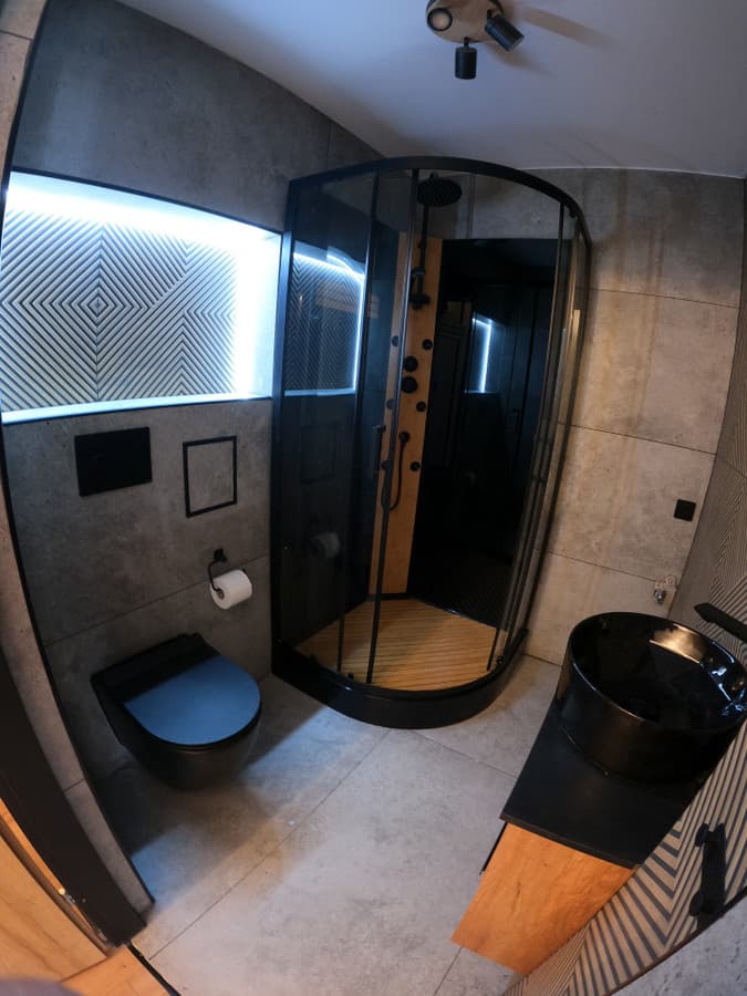 Urocza kawalerka w centrum Łodzi - idealna na start lub inwestycję - Zdjęcie 1/16