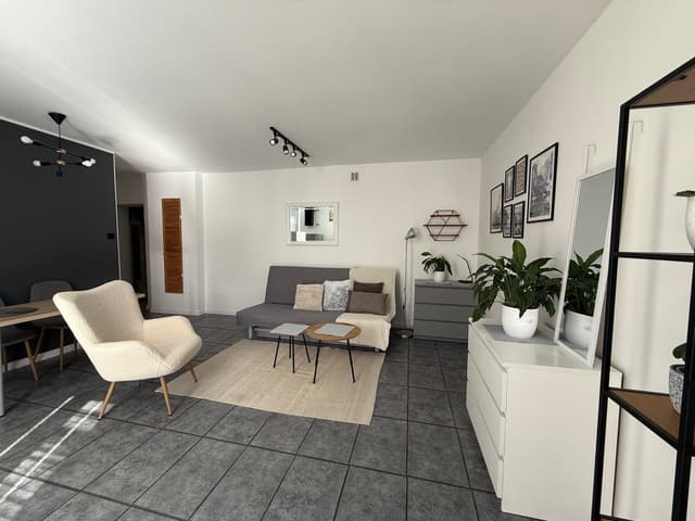 Funkcjonalne mieszkanie z balkonem w Łodzi - Zdjęcie 2/7