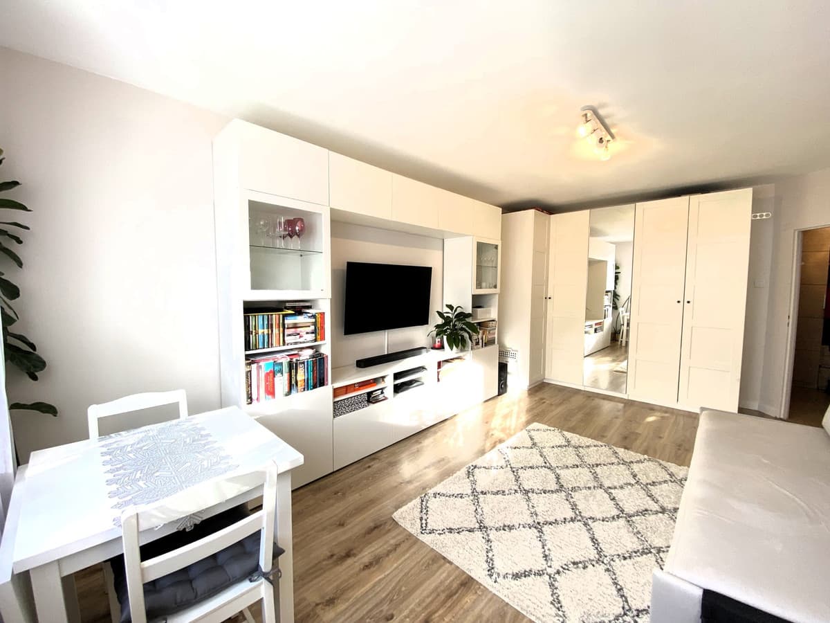 Funkcjonalne 33,4 m² w Nowym Mieście - idealne dla pary i inwestorów - Zdjęcie 1/10