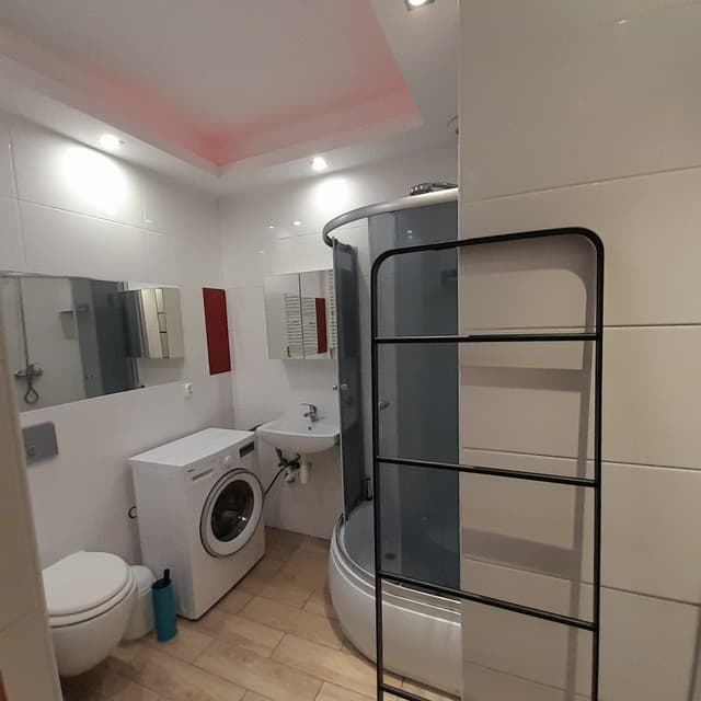 Funkcjonalne mieszkanie w Krakowie do wynajęcia - Zdjęcie 2/4