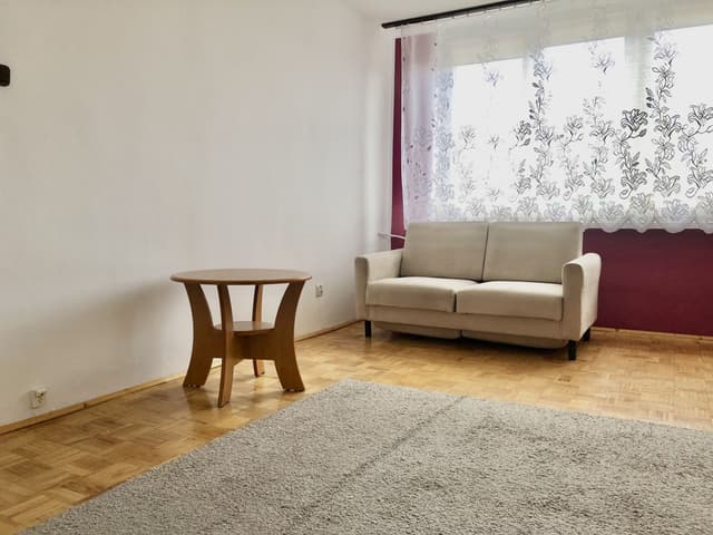 Nowoczesna kawalerka po remoncie przy ul. Glinianej - Zdjęcie 2/8