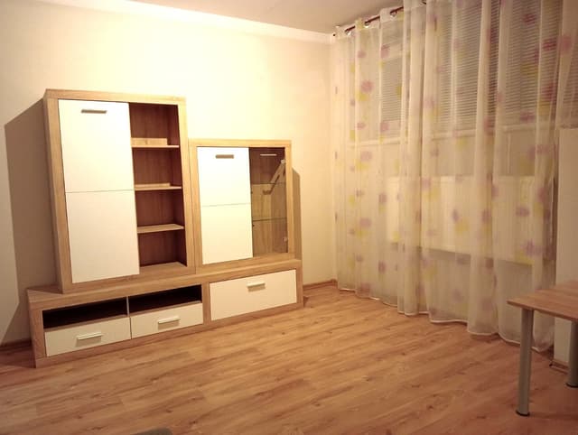 Komfortowe mieszkanie w zielonej dzielnicy Podolany - Zdjęcie 5/14