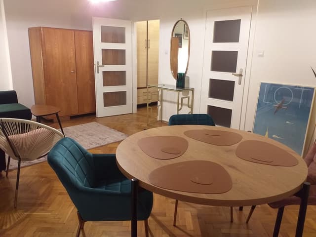 Nowoczesny apartament w sercu Woli z doskonałym połączeniem - Zdjęcie 5/17