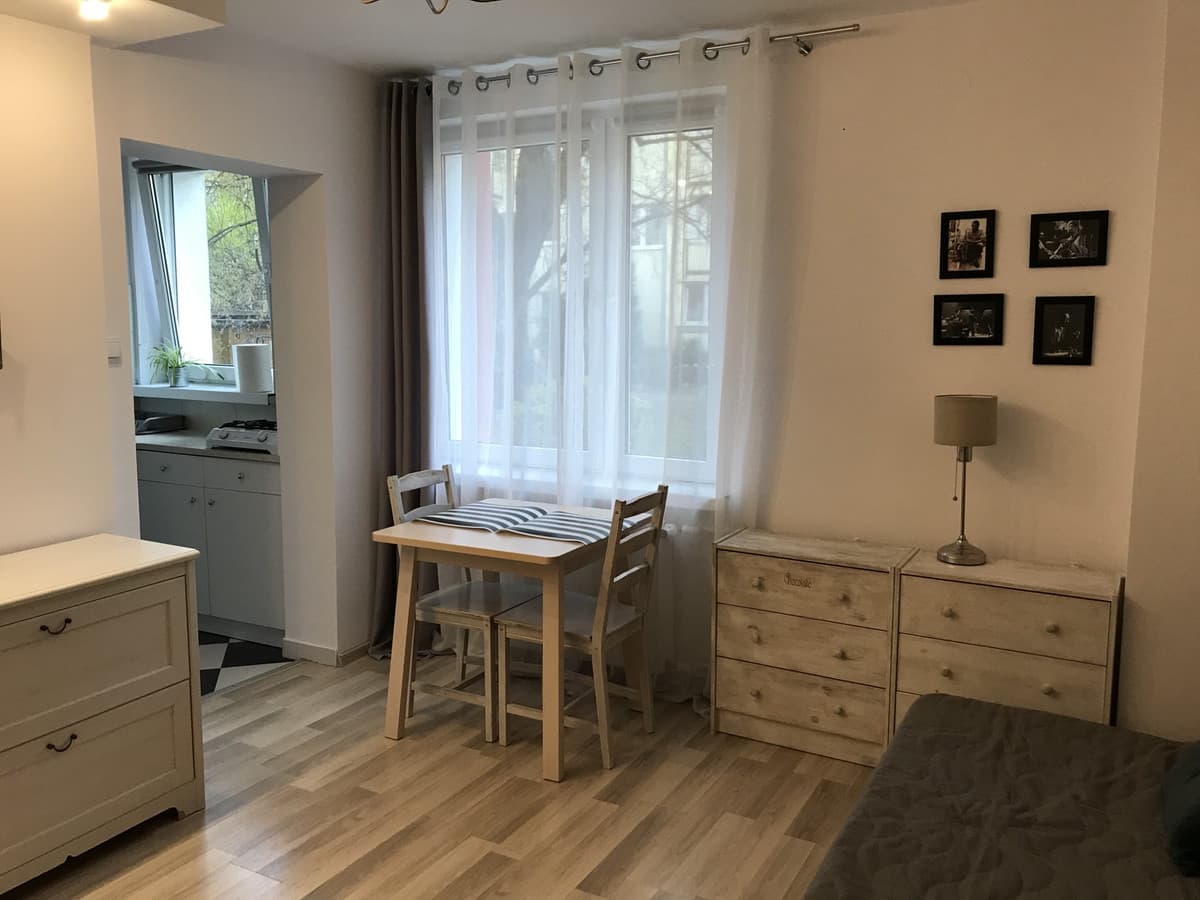 Nowoczesne studio w sercu Woli - idealne dla singli i par - Zdjęcie 1/5