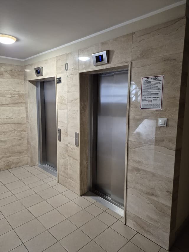 Нова стильна студія з великим тарасом на Мокотові - Zdjęcie 4/9