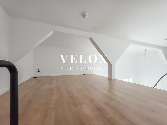 Nowy dwupoziomowy apartament z dużą antresolą w centrum - Zdjęcie 5/14