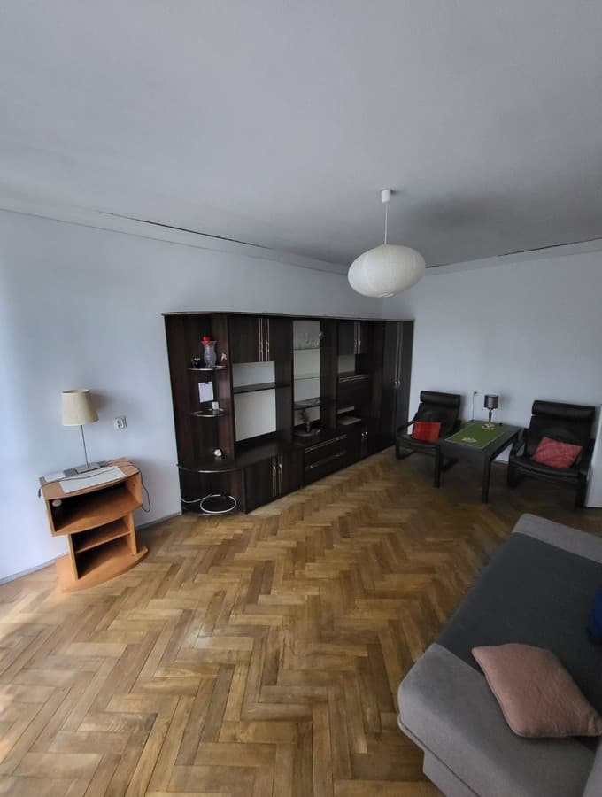 Przestronne mieszkanie na Bałutach z dobrą komunikacją miejską - Zdjęcie 1/7