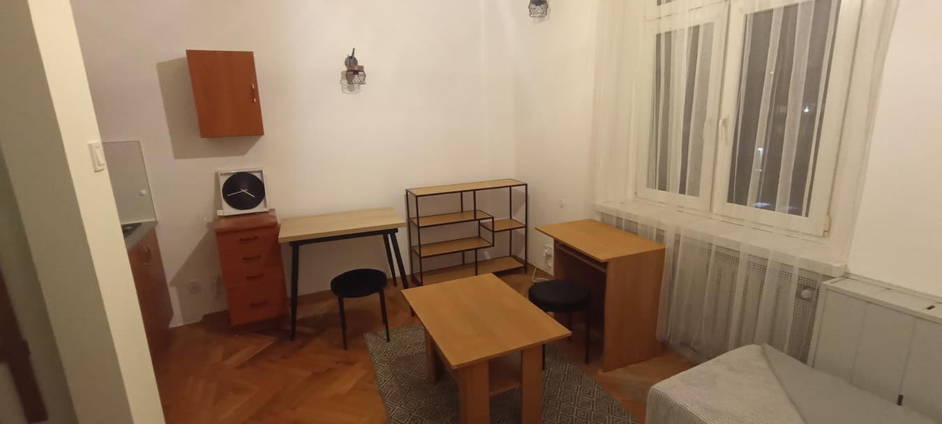 Świeżo po remoncie przy UŁ i centrum Łodzi, parking - Zdjęcie 1/6