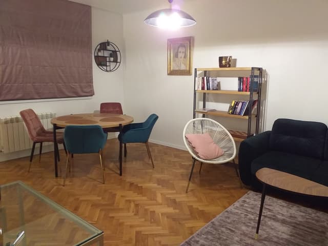 Nowoczesny apartament w sercu Woli z doskonałym połączeniem - Zdjęcie 2/17