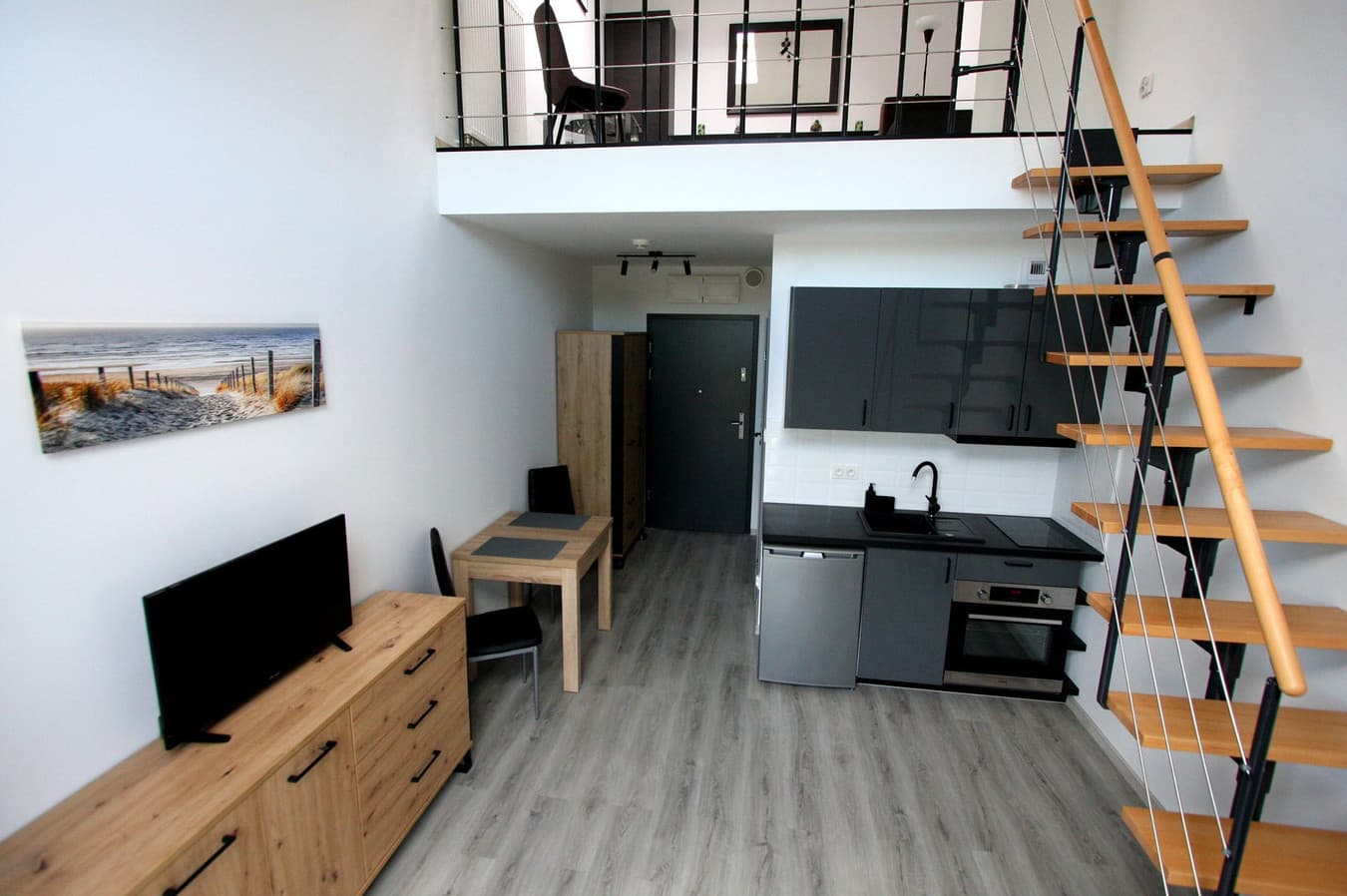 Nowoczesny, dwupoziomowy apartament z klimatyzacją i балконом - Zdjęcie 1/17