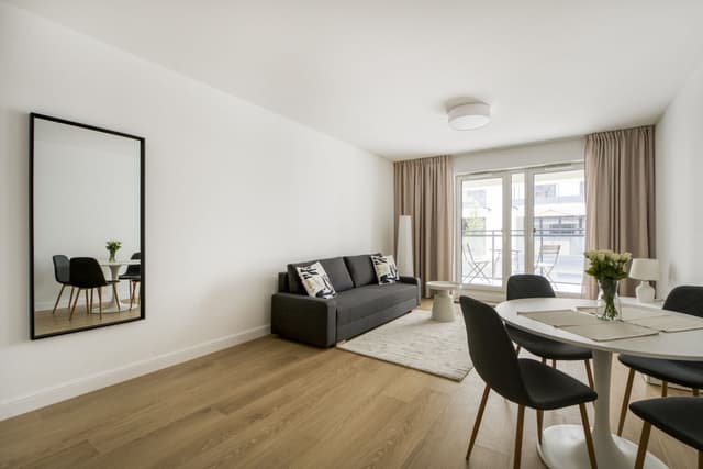 Przestronne mieszkanie w sercu Pragi-Północ - Zdjęcie 2/7