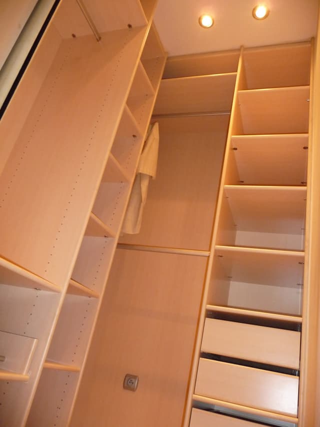 Przestronny apartament na Pradze-Północ w atrakcyjnej cenie - Zdjęcie 3/14