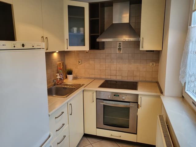 Komfortowy apartament przy ul. Radzikowskiego z dobrą komunikacją - Zdjęcie 2/8