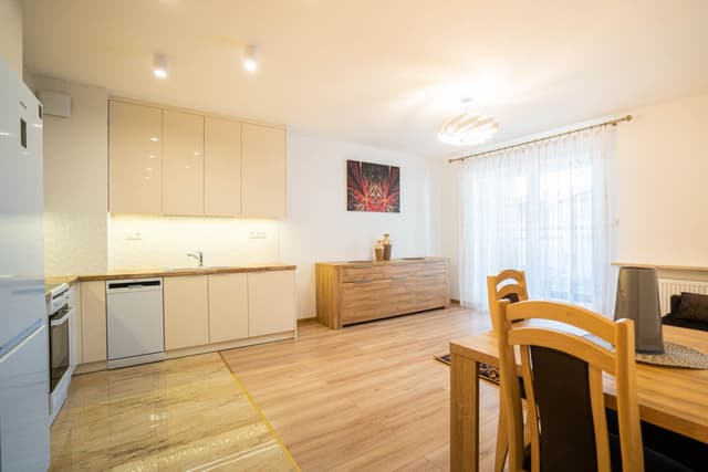 Przestronne 52m² przy Hallera, 2 pokoje, świeżo po remoncie - Zdjęcie 2/7