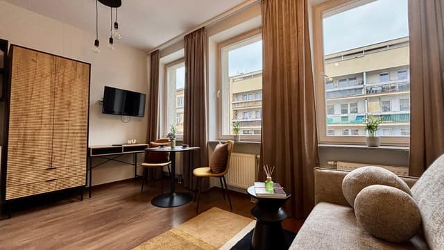 WYNAJMĘ KAWALERKĘ W BARDZO DOBREJ LOKALIZACJI UL. LEA-BEZPOŚREDNIO - Zdjęcie 3/7