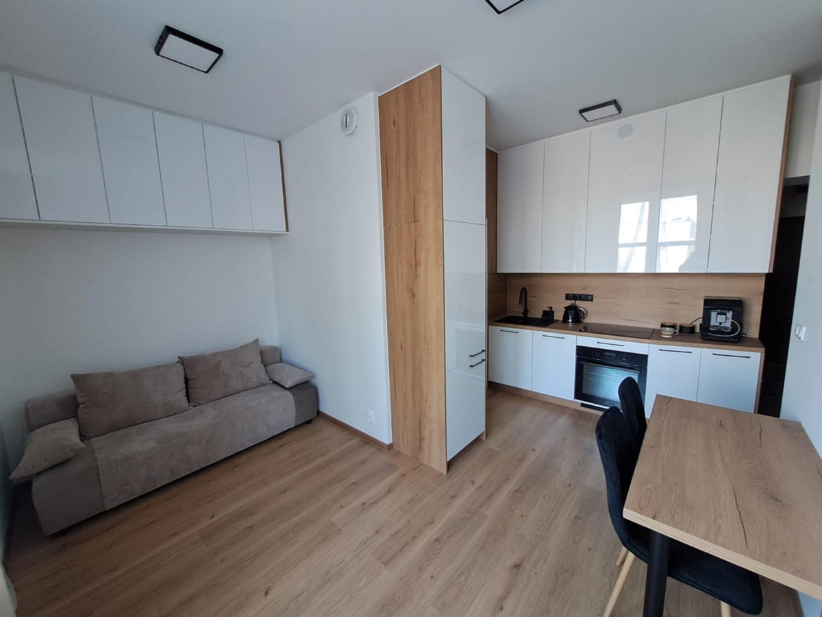 Umeblowane mieszkanie z balkonem - Włochy - Zdjęcie 1/13