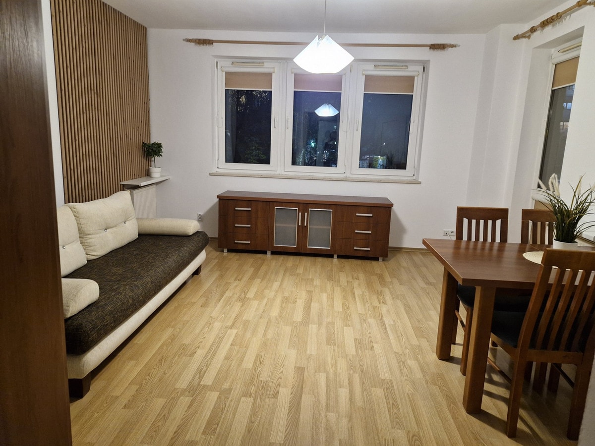 Funkcjonalne mieszkanie w Warszawie - wynajem - Zdjęcie 1/14