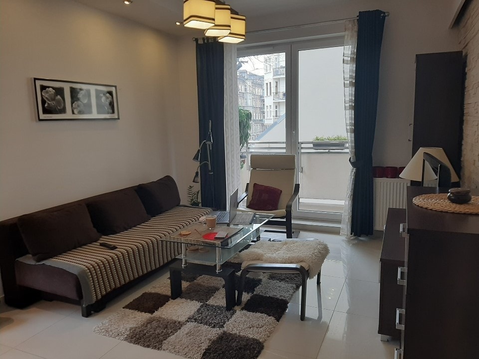 Umeblowane mieszkanie w doskonałej lokalizacji - Zdjęcie 1/6