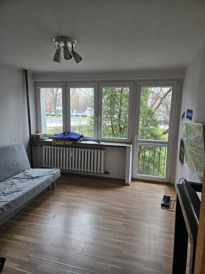 Mieszkanie z balkonem na Włochach - idealne na start - Zdjęcie 1/6