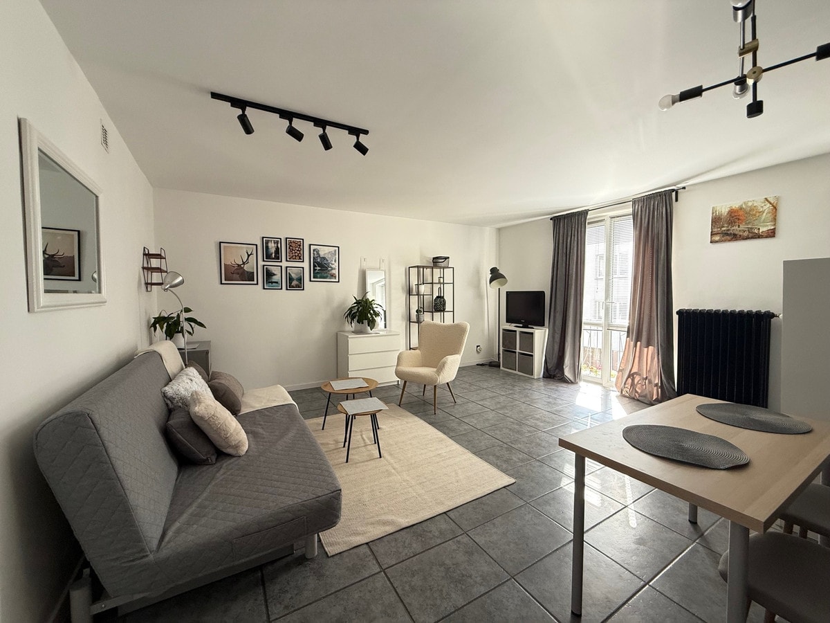 Funkcjonalne mieszkanie z balkonem w Łodzi - Zdjęcie 1/7