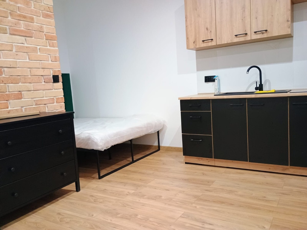 Mieszkanie z aneksem kuchennym, Bałuty - niski czynsz - Zdjęcie 1/8