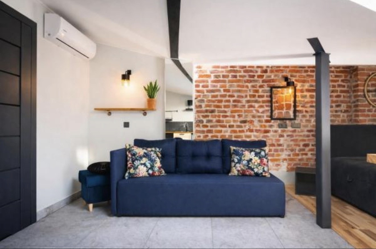 Stylowa, klimatyzowana kawalerka loft w centrum Łodzi - Zdjęcie 1/10