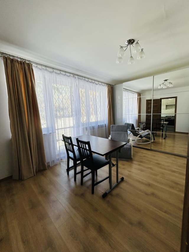 Dwupokojowe mieszkanie w Warszawie - wynajem - Zdjęcie 2/7