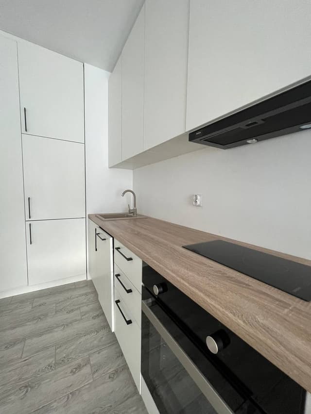 Umeblowane mieszkanie na Buforowej z dobrą lokalizacją - Zdjęcie 2/14