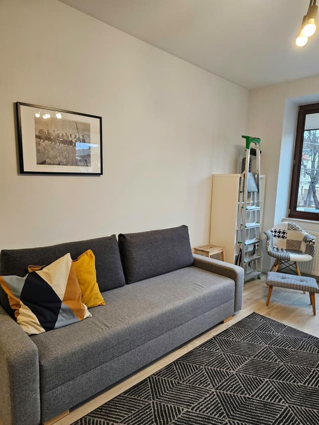 Stylowe mieszkanie w modernistycznej kamienicy w centrum - Zdjęcie 2/7