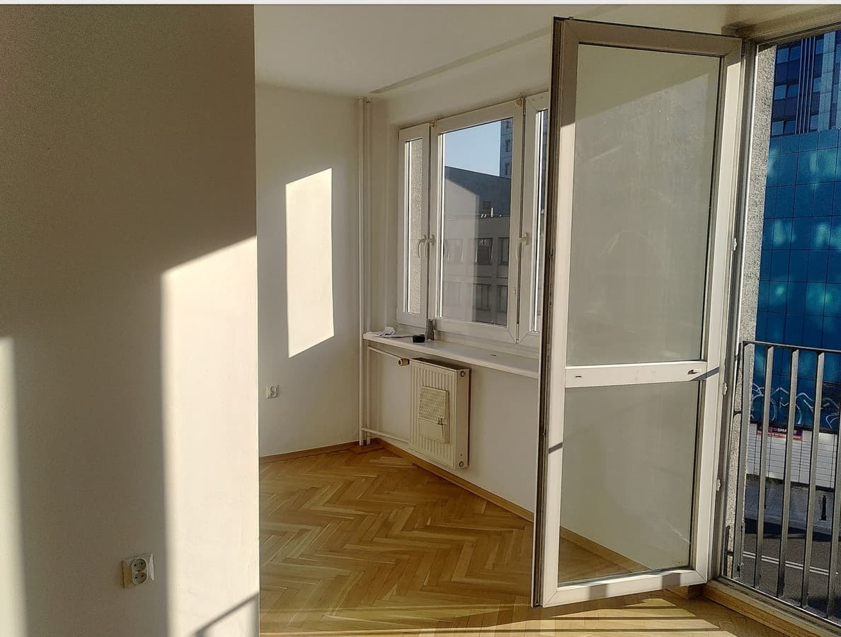 Nowoczesna kawalerka w sercu Warszawy - Śródmieście - Zdjęcie 1/5