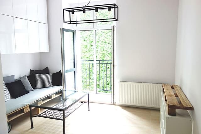 Stylowa kawalerka z antresolą w centrum Łodzi – klimat loftu - Zdjęcie 5/16