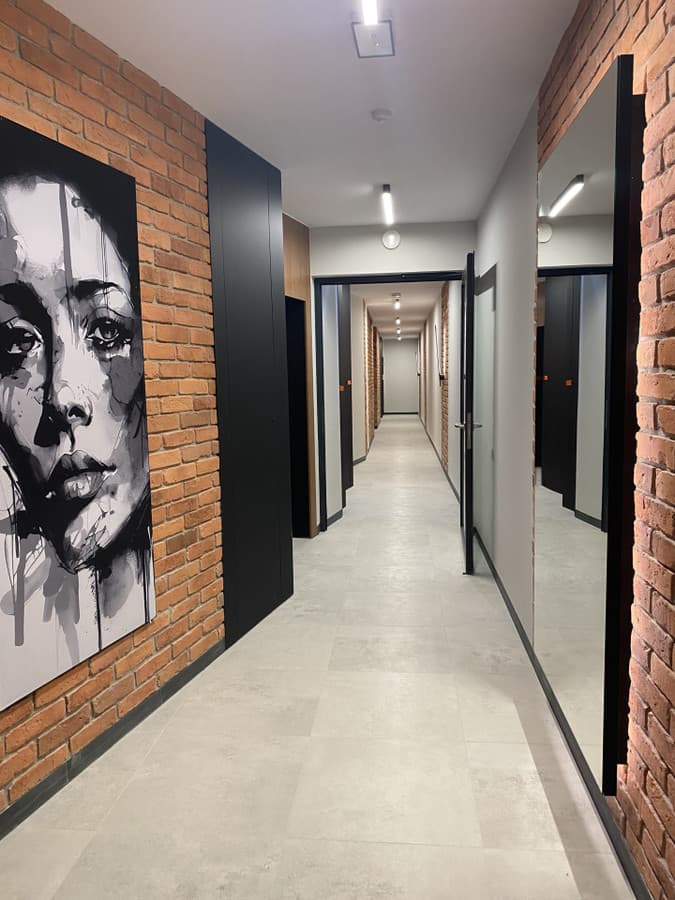 Nowoczesna kawalerka z balkonem w sercu Pragi-Północ - Zdjęcie 1/13