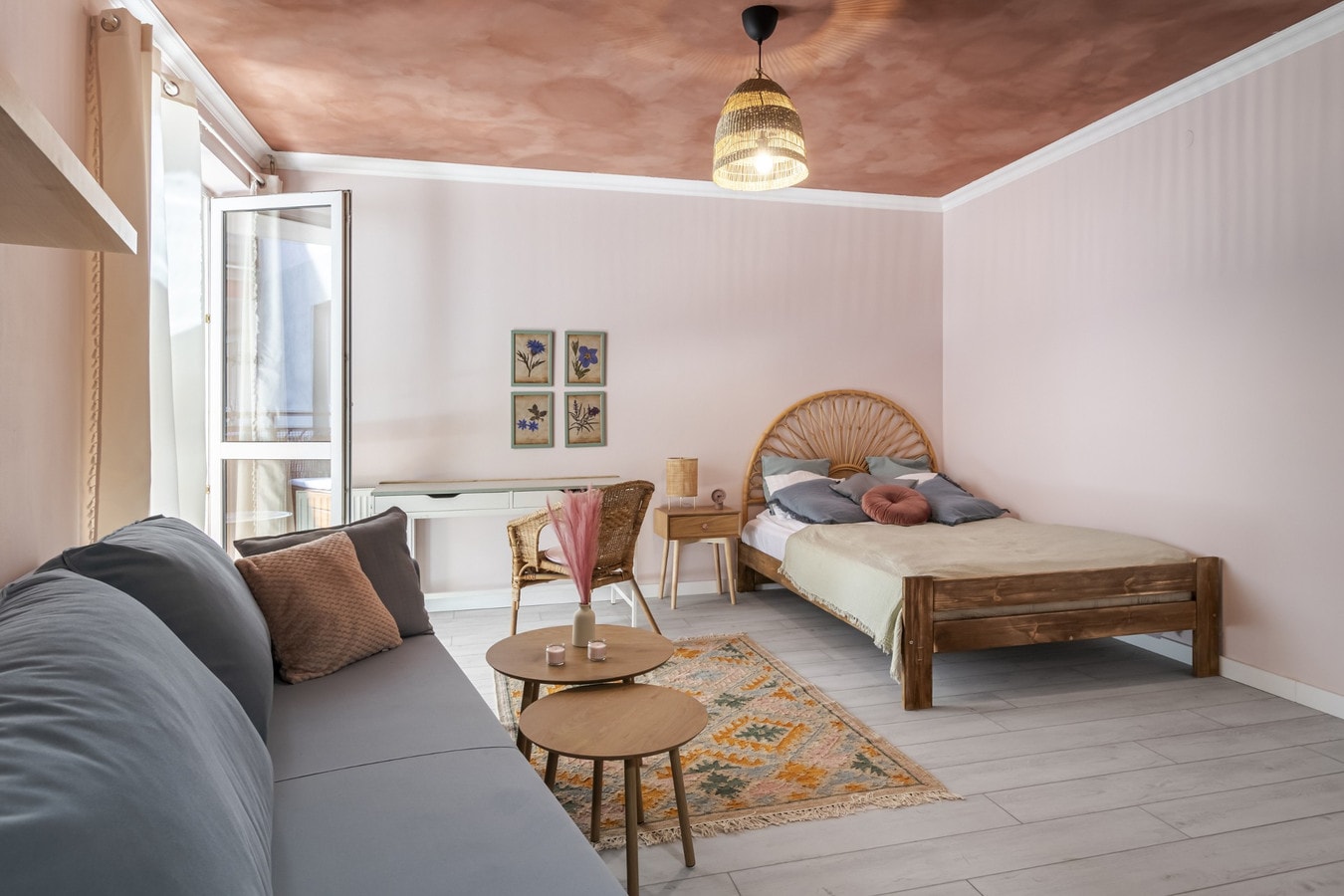 Nowoczesny apartament z loggią na Starej Pradze, blisko metra - Zdjęcie 1/18