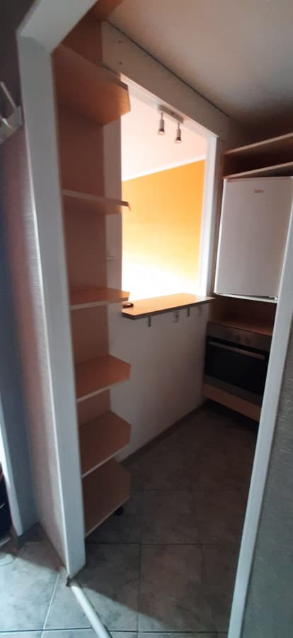 Funkcjonalna kawalerka z widokiem na zieleń – Poznań Rataje - Zdjęcie 2/16