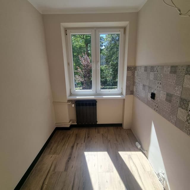 Słoneczna kawalerka po remoncie z widokiem na zieleń - Zdjęcie 3/10