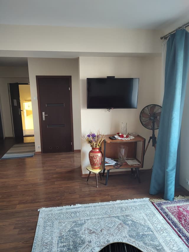 Dwupokojowe mieszkanie w Nowej Hucie z windą - Zdjęcie 2/8