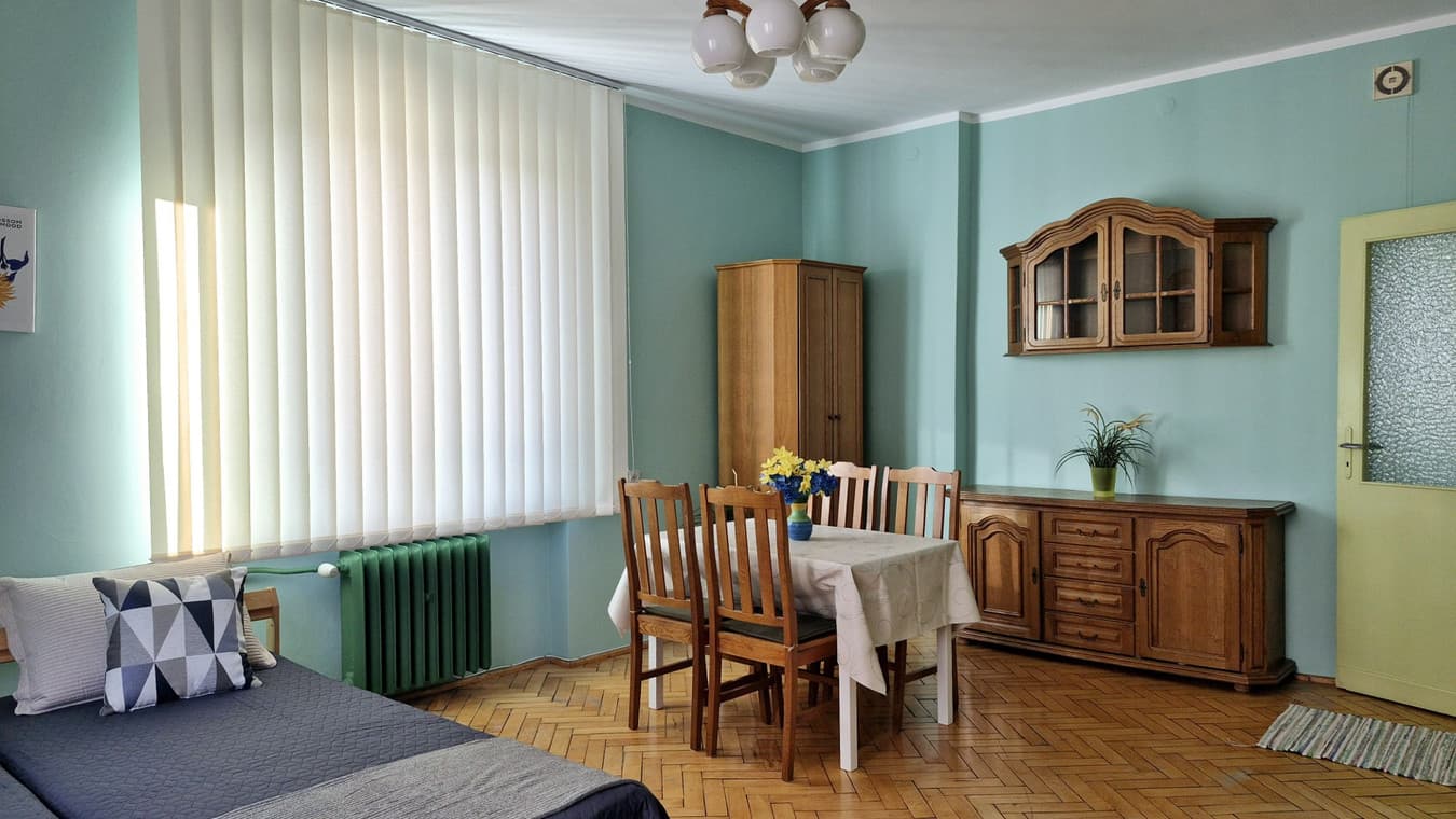 Przestronne 40 m² przy al. 1 Maja - miejski komfort w dobrej cenie - Zdjęcie 1/12