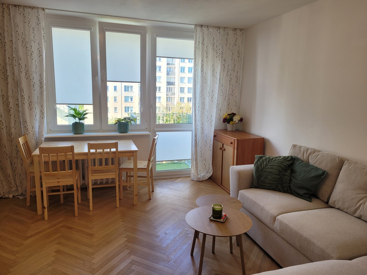Przytulne mieszkanie z balkonem blisko metra na Mokotowie - Zdjęcie 1/4