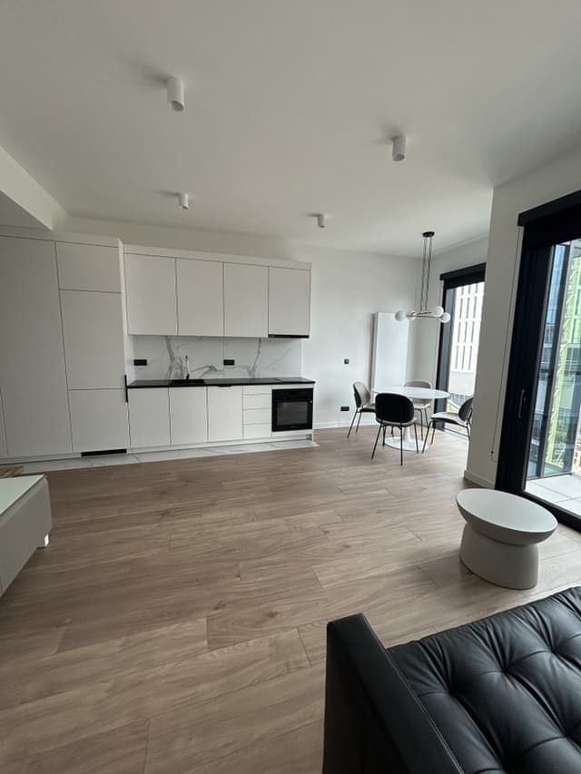 Nowoczesny apartament w centrum Warszawy, gotowy do zamieszkania - Zdjęcie 2/8