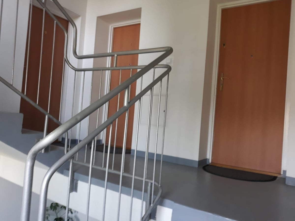 Cicha kawalerka z parkingiem, świetny dojazd do Centrum - Zdjęcie 1/17
