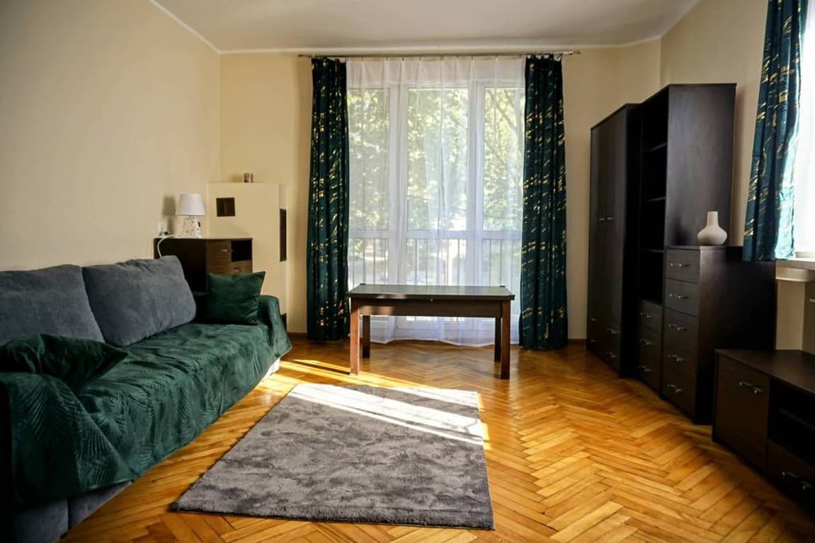 Przytulna, jasna kawalerka z balkonem blisko Manufaktury - Zdjęcie 1/10