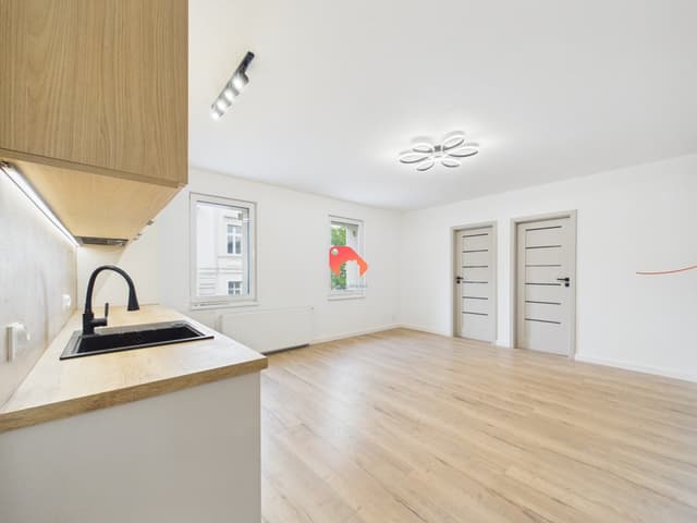 Stylowe 3 pokoje po ремонці z ogrzewaniem miejskim w centrum - Zdjęcie 2/9