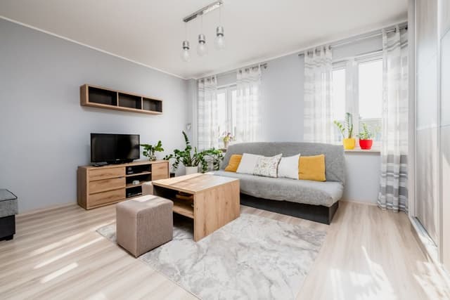 Jasne, funkcjonalne mieszkanie z dużą loggią - Nowe Miasto - Zdjęcie 4/14