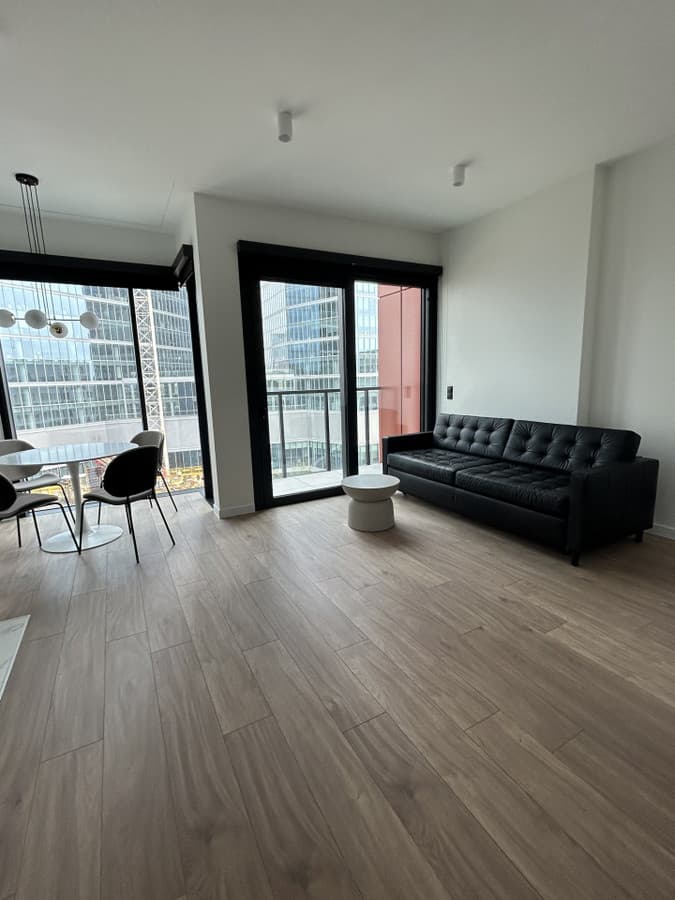 Nowoczesny apartament w centrum Warszawy, gotowy do zamieszkania - Zdjęcie 1/8